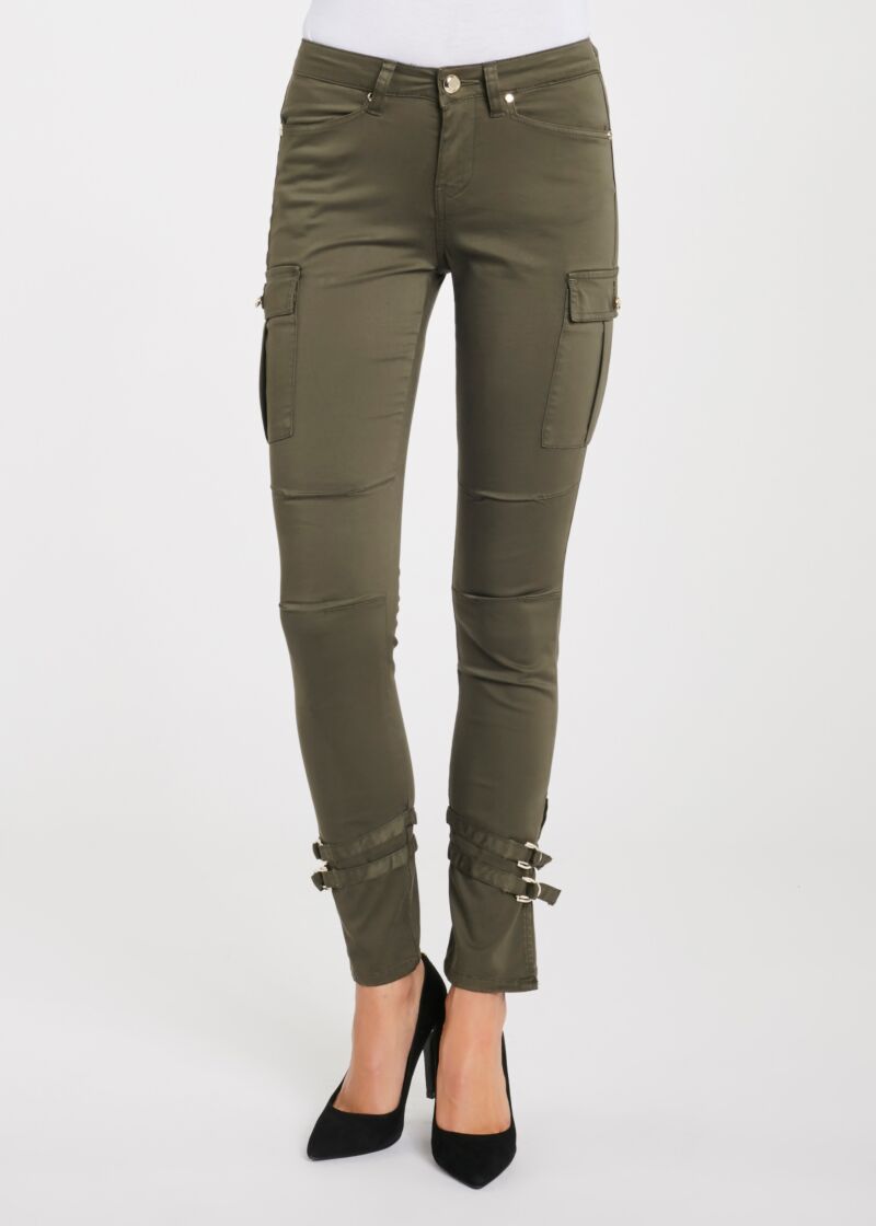 Pantaloni cargo