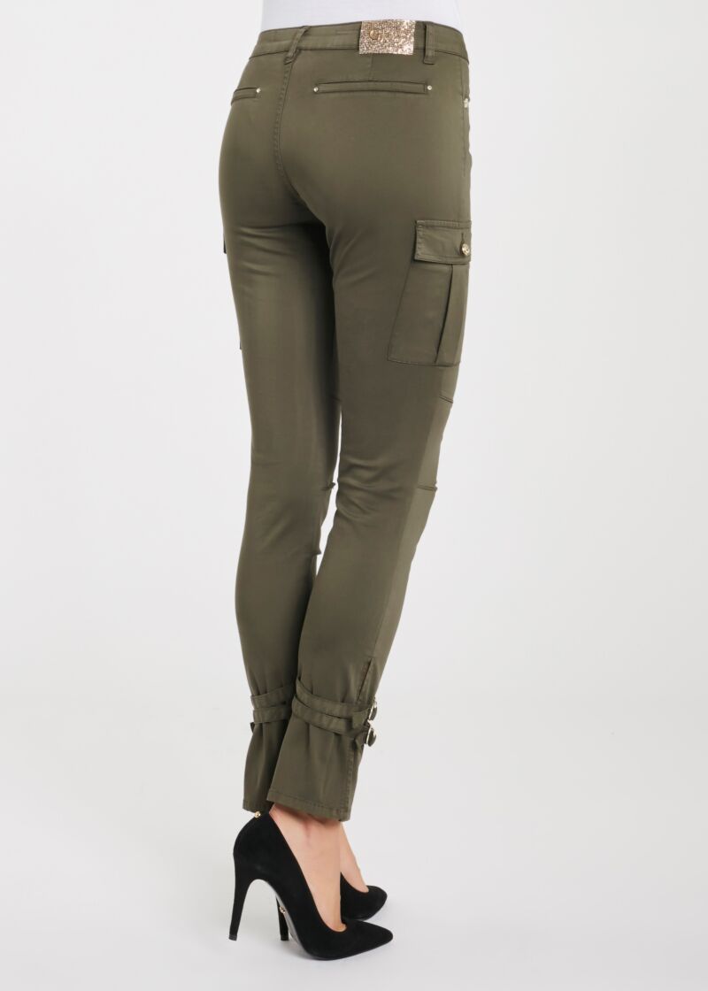 Pantaloni cargo