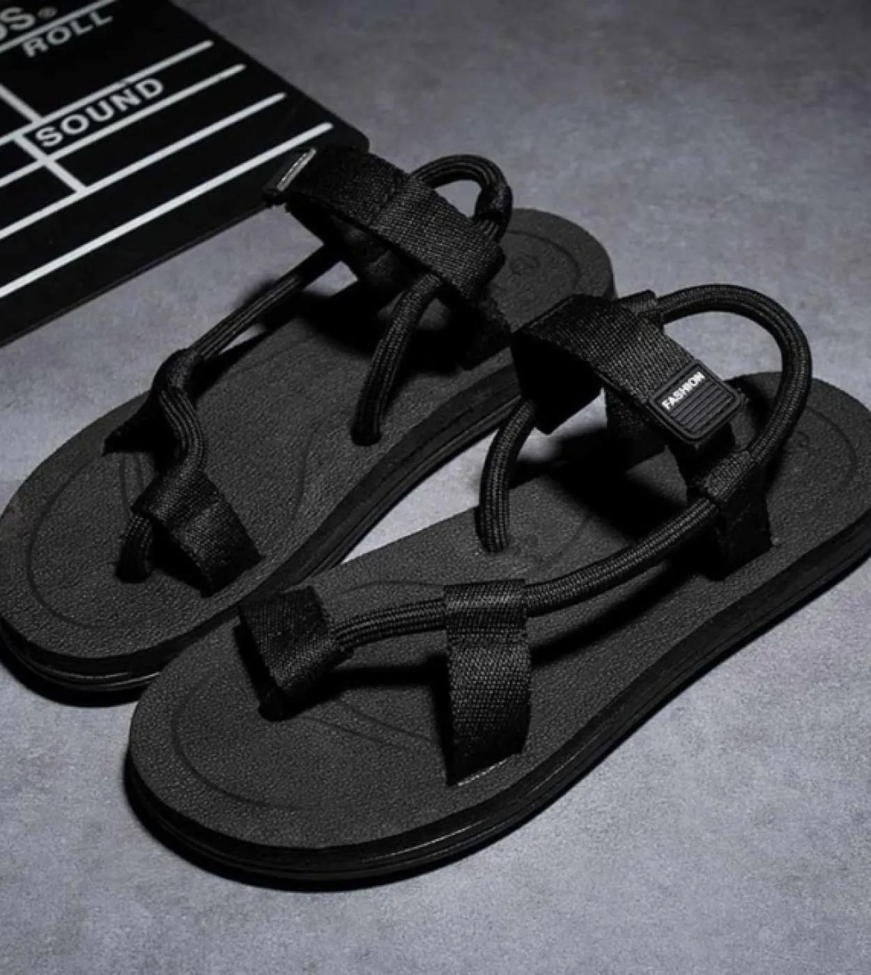Sandali da uomo Hombre Sandali da gladiatore per uomo Estate Scarpe da spiaggia romane Infradito Slip On Flats Pantofole Scivoli
